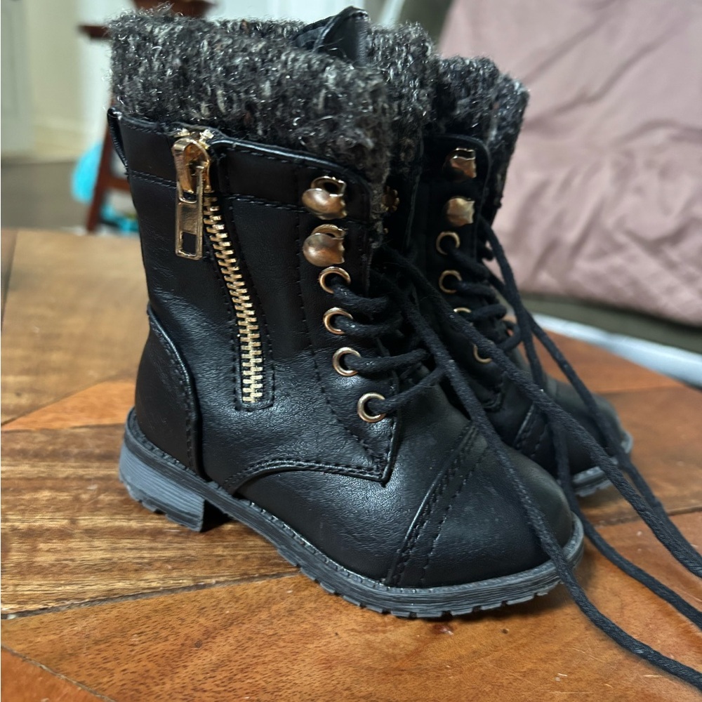 Black Lace-Up Boots with Fur Trim size baby 4